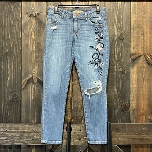Democracy Jeans 8 Girlfriend Floral Embroidery Bird Distressed Ankle Relaxed Mid